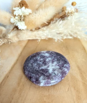Lépidolite en galet – Qualité AA – Pierre naturelle de lithothérapie